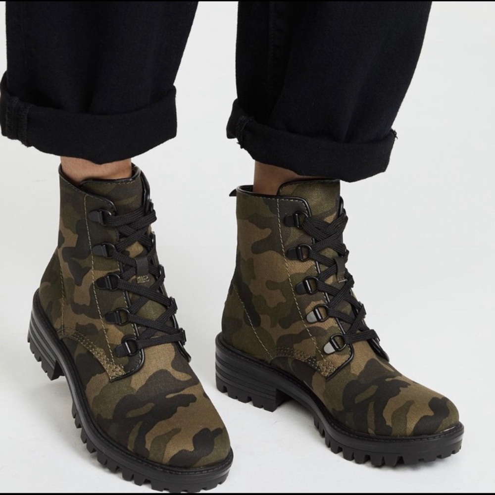 New Kendall + Kylie Epic Combat Boots sz 7-7.5